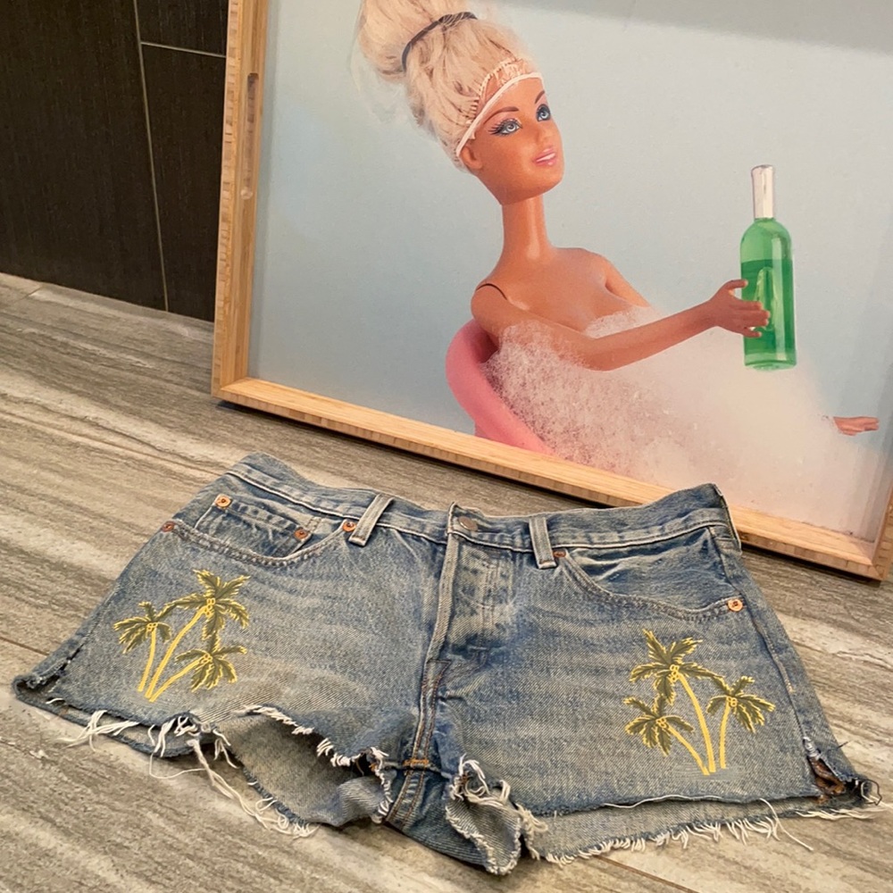 Vintage embroidered Levi shorts